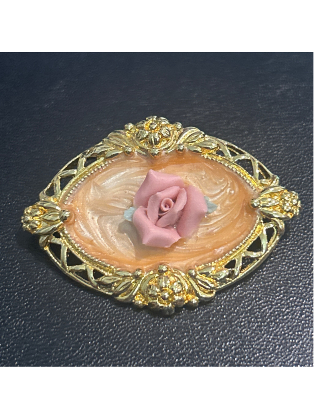 Women's Avon "Victoria Rose" brooch vintage